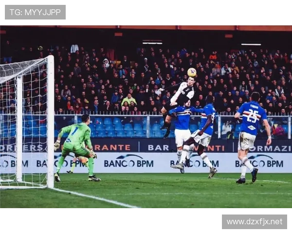 C罗高空对抗解析：头球优势如何构建禁区统治力