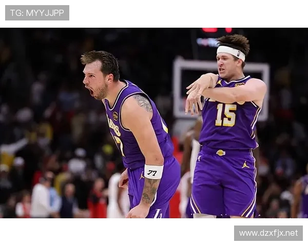 奥斯汀·里夫斯精准三分拉开比分 与队友投篮结构形成互补